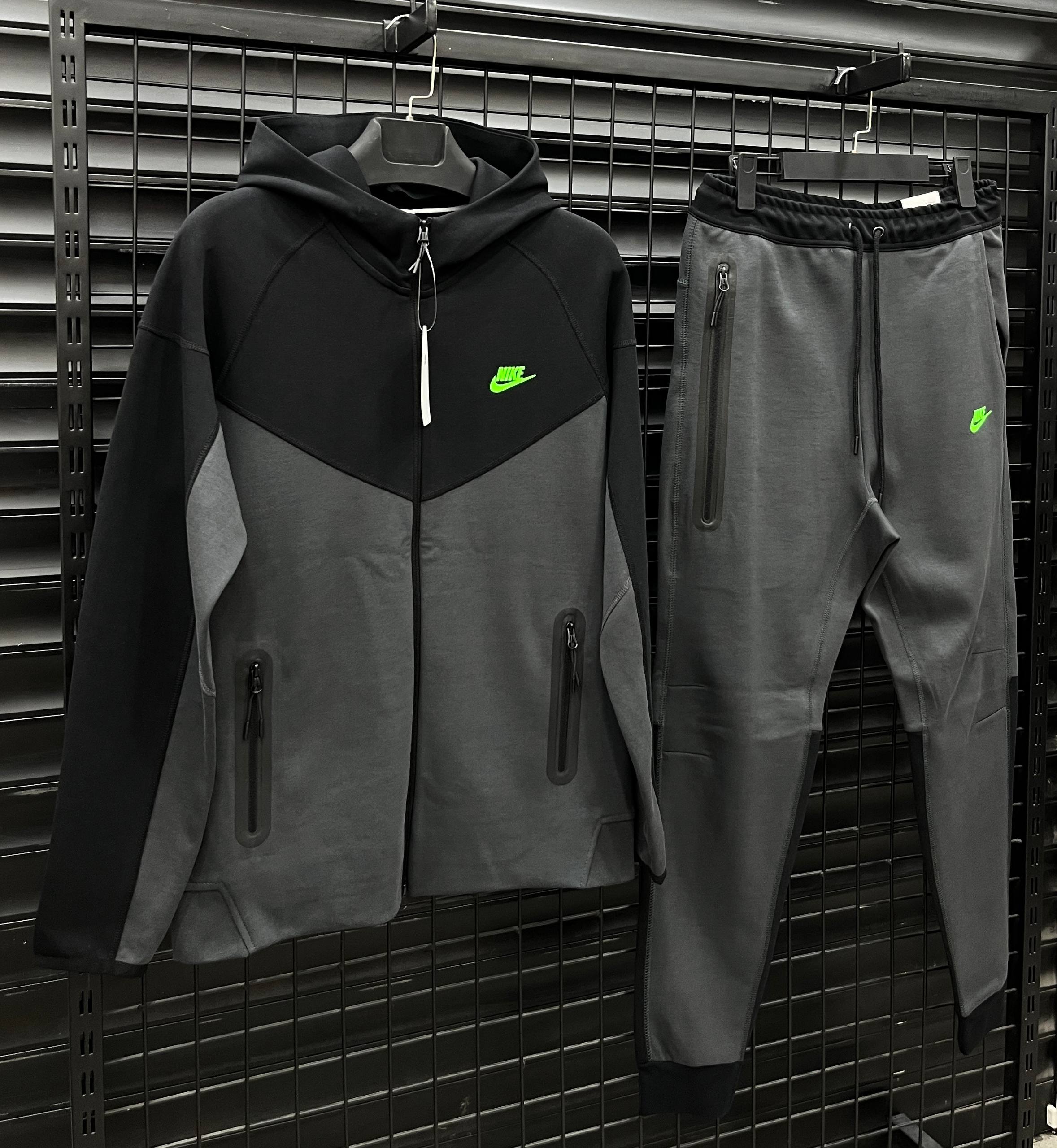 NIKE TECH FLEECE TRACKSUIT